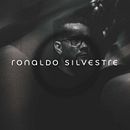 Final Projesi_ Ronaldo Silvestre . % Arthur Cantarelli tarafından hazırlanan Markalaşma ve Kimlik, Tipografi, Ve Tipografi Tasarımı projesi - 06.06.2025