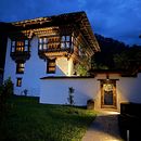 House Sketch with Markers and Watercolour - Bhutan House Ein Projekt aus dem Bereich Architektonische Illustration, Zeichnung, Illustration mit Tinte, Sketchbook und Skizzenentwurf von Marie Lam - 12.06.2025