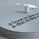 bir kitap bir disk gibidir . % Kunal Patel tarafından hazırlanan Sanat Yönetmenliği, Markalaşma ve Kimlik, Editör, al Tasarım, Grafik Tasarım, Hika, Ve e anlatımı projesi - 06.22.2025