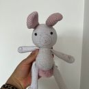 primer conejo amigurumi  . Amigurumi, Merenda, DIY, Seni Serat, Desain Tekstil, Dan Desain Mainan proyek oleh lauracarrero19 - 07.06.2025