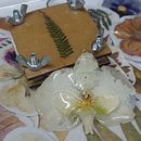 Resina+flores. Een project van Ontwerp van accessoires, Sieradenontwerp, DIY y Craft van Esly Medina - 08.07.2025