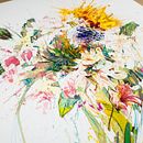 Creating a dynamic floral painting. Painting, Fine Arts, Traditional illustration, Watercolor Painting, Creativit, Pencil Drawing, Sketching, Ink Illustration, and Botanical Illustration project by Carne Griffiths - 07.15.2025