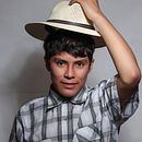 Joven vaquero. Un projet de Photographie, Photographie de studio, Photographie de portrait, Éclairage photographique , et Photographie intérieure de Brigitte Colque Zegarra - 23.07.2025