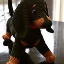 Perro salchicha amigurumi. Un proyecto de Tejido y Amigurumi de María Alicia Alvado - 30.07.2025