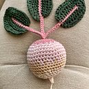 Rábano a crochet.. Un progetto di Amigurumi, Artigianato, Uncinetto, DIY, Fiber Art e Design di giocattoli di Rosa Angélica Navarro Ayala - 06.08.2025