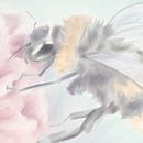 Abeja con flor rosada estilo acuarela en medio digital . Projekt z dziedziny R, sunek c, frow, Ilustracja c, frowa, Ilustracja naturalist, czna,  Malarstwo, Malarstwo c, frowe i Malowanie akwarelą użytkownika Diana Coto - 10.08.2025