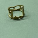 Peça experimental em latão. Un projet de Design de bijoux, Création d'accessoires, St , et lisme de leticiabarbi12 - 18.08.2025