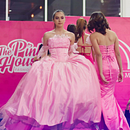 Mini colección para una pasarela "THE PINK HOUSE". Design de moda, Design têxtil, Design, Artes plásticas, e Design gráfico projeto de teresa010901 - 18.08.2025