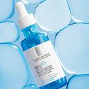 La Roche Posay. 3D Design, 3D, Product Design, Digital Design, 3D Modeling, Lighting Design, Product Photograph, Instagram Photograph, and Social Media Design project by Ursula Martin - 08.29.2025