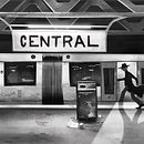 Cinematic Illustration of a Train Station Ein Projekt aus dem Bereich Concept Art, Traditionelle Illustration, Digitale Illustration, Zeichnung, Design von Figuren, Kreativität, Digitale Zeichnung, Kinderillustration und Digitale Malerei von Eliška Žáková - 05.09.2025