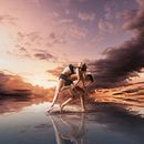 Dos cuerpos danzando. Un proyecto de Fotografía, Post-producción fotográfica		, Retoque fotográfico, Fotografía artística, Composición fotográfica, Fotomontaje y VFX de Andrea Ángel - 06.09.2025