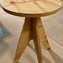 Taburete Fer . Un projet de Design, Fabrication de mobilier, Artisanat, Menuiserie, DIY , et Design d'intérieur de Yesmar Fernando Encarnacion Montilla - 09.09.2025