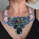 Ma nuit étoilée. Un projet de Artisanat, Broderie , et Design de bijoux de Natalia Luca - 17.09.2025