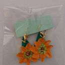 Brinco de Girassol em origami. Een project van Ontwerp van accessoires, Craft, DIY,  Modeontwerp, Sieradenontwerp y Papercraft van ce2fexsai - 21.10.2025