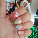 Uñas pastel. Een project van Decoratief schilderen,  Ontwerp, Traditionele illustratie, Schilderij y Patroonontwerp van Stefa Marquez - 02.11.2025