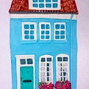Casa celeste con ventanas rectangulares y flores.. Creativit, Drawing, Gouache Painting, Traditional illustration, Sketchbook, Sketching, and Watercolor Painting project by barbi_gonzalez89 - 11.06.2025