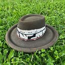 Confección sombrero, diseño de ala asturiana.. Un progetto di Design di accessori, Fashion design, Fiber Art e Needle felting di Desiré Lencina - 10.11.2025