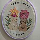 Todo corpo é sagrado . Projekt z dziedziny Craft, DIY,  Haft,  Pismo dekorac, jne, Ilustracja naturalist, czna,  Sz, cie, Wzornictwo tekst, liów, T i pografia użytkownika Dayenne Dutton - 17.11.2025