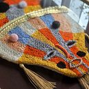 Máscara de Punch Needle . Decorațiuni, Broderie, Ac de perforare și Design textil de Marisabel Acosta Silvera - 12.17.2025