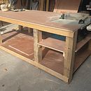 mesa de trabajo para sierra de inglete y de banco. Un progetto di Interior design, Design e creazione di mobili, Artigianato, DIY e Falegnameria  di Angel Cortes Rosas - 23.01.2026