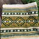 Stranded Colorwork Cowl. Accessor, Design, DIY, Fashion Design, Fiber Arts, Knitting, and Textile Design project by Sylvia Ramos - 01.27.2026