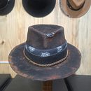 Restauração do Chapeu . Un proyecto de Artesanía, Bordado, Costura y DIY de Joao Pedro Tombési - 10.02.2026