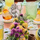 Centro de mesa de almuerzo familiar. Projekt z dziedziny  Dekoracja wnętrz, DIY, Kompoz, cje kwiatowe i botaniczne, Projektowanie wnętrz i Architektura krajobrazu użytkownika a3c479 - 10.02.2026