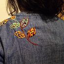 Nueva vida para una blusa de jean olvidada. Ein Projekt aus dem Bereich Stickerei, Kreativität und Textildesign von anagusana - 07.03.2026