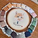 pintura com linha: gatinho de estimação. Embroider, Naturalistic Illustration, and Textile Design project by Marina Gonçalves - 04.29.2026