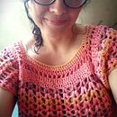 Blusas a crochet con técnicas coloridas. Een project van Haken, DIY,  Modeontwerp, Textiel y Textielontwerp van Claudia Pérez - 29.04.2026
