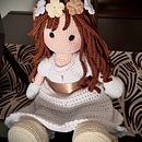 Mi primera muñeca de comunión . Amigurumi, Arte și meșteșuguri, Croșetat, Arte din fibre, Design textil și Design de jucării de Mónica Gutiérrez - 05.10.2026