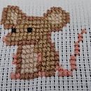 Rata en punto de cruz . Un proyecto de Bordado, Tejido y Diseño textil de tanniaysl040505 - 17.05.2026