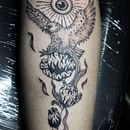 Desenho Renascimento - tatuagem naturalista . Un proyecto de Ilustración botánica, Dibujo, Ilustración tradicional, Ilustración naturalista				 y Diseño de tatuajes de Mariana Biondo - 17.06.2026