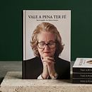 Autobiografia Vele a pena ter fé Cleusa Ferreira. Un proyecto de Diseño, Diseño editorial, Diseño gráfico, Ilustración digital e Ilustración editorial de Charles Castro - 26.06.2026