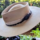 "Heritage Roots" Fedora: Felt, Leather, and Self-Production. Un progetto di Artigianato di Igor Molon - 04.09.2026