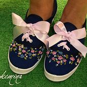 Shoes Bukemina. Design, Traditional illustration, and Photograph project by Bukemina Mina - 06.14.2011