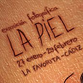 La Favorita: Cartel exposición La Piel. Design, and Advertising project by Paco Mármol - 06.05.2012