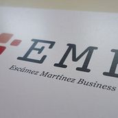 Diseño de logo y tarjetas de visita EMB. Un projet de Design  de Esperanza Fernández Amor - 20.01.2014