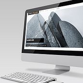 Web de Alberto Bañuelos (escultor). Un proyecto de Artesanía, Bellas Artes, Desarrollo Web, Dirección de arte, Diseño, Diseño Web y UX / UI de Juan Carlos Hernández - 04.05.2014