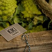 Kiki Market Aplicaciones. Interior Architecture, Br, ing, Identit, Art Direction, and Writing project by MOTORA - 04.15.2014