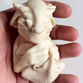 Baby Drogon. Un proyecto de Diseño de juguetes, Diseño de personajes y Escultura de Manuel Barroso Parejo - 09.09.2013