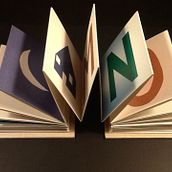 Alfabetos en acordeón en castellano, francés, inglés y alemán. Collage, Design, Editorial Design, and Traditional illustration project by Paloma Elorriaga - 03.10.2014