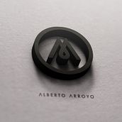 Alberto Arroyo. Een project van  Br, ing en identiteit,  Art direction y Grafisch ontwerp van Juan Luis González Palacios - 12.01.2015