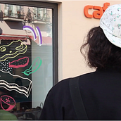 Pintando escaparates, Granada. Un projet de Beaux Arts , et Cinéma, vidéo et télévision de Tetera y Kiwi - 18.01.2015