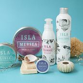 Packaging para cosmetica artesanal ISLA. Fine Arts, Br, ing, Identit, Design, Product Design, Photograph, Traditional illustration, Packaging, T, and pograph project by Oze Tajada - 01.29.2015