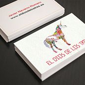 Merchandising y promo de la marca El dios de los Tres. Een project van Redactioneel ontwerp, Grafisch ontwerp y Productontwerp van javiernavarroromero - 01.02.2015