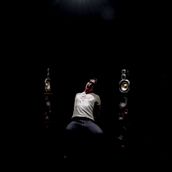 Jovenes Ocultos - "Muerte en Decibelios" (Videoclip Oficial). Un projet de Cinéma, vidéo et télévision, Musique , et Postproduction photographique de Firefront Pictures - 30.11.2012