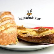 Bar Mendikur . Design, Graphic Design, Web Design, and Photograph project by Gonzalo Ciaurriz Mañu - 03.07.2015