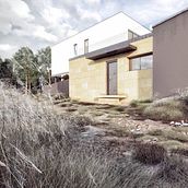 Render - arquitectura 3D - Vivienda unifamiliar. 3D, Architecture, Interior Architecture, Design, Lighting Design, Interior Design, Furniture Design, Making, Product Design, Industrial Design, L, scape Architecture, Photograph, and Post-production project by CRISTIAN ANDRADE PEREIRA - 10.17.2015