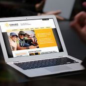 Residencia Eixample. Un projet de Br, ing et identité, Design graphique , et Webdesign de Natalia Allenova - 04.07.2015